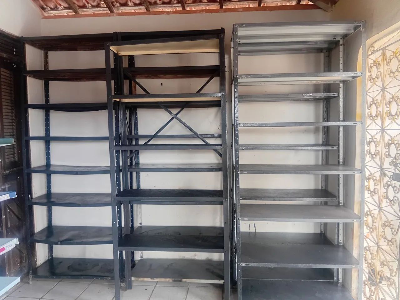 5 estantes de aço p desapegar logo 1000