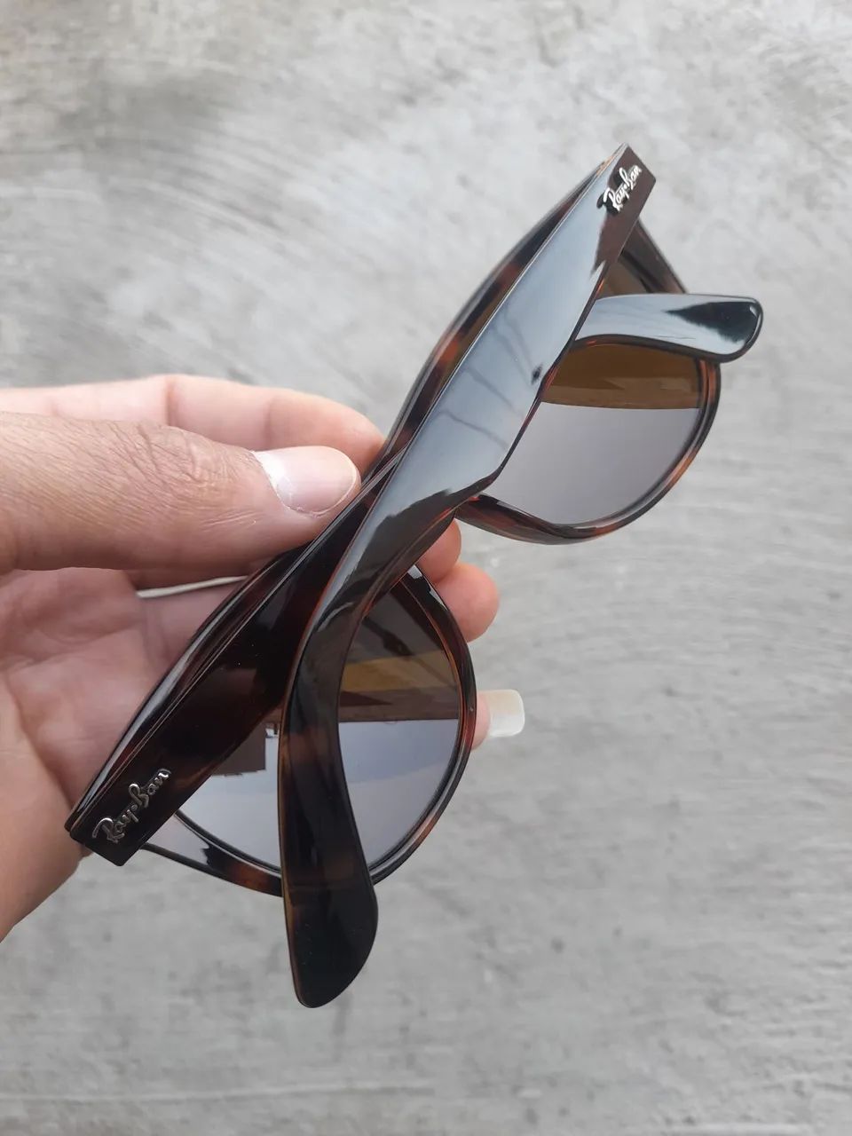 Óculos de sol marrom wayfarer ray-ban  - Foto 2