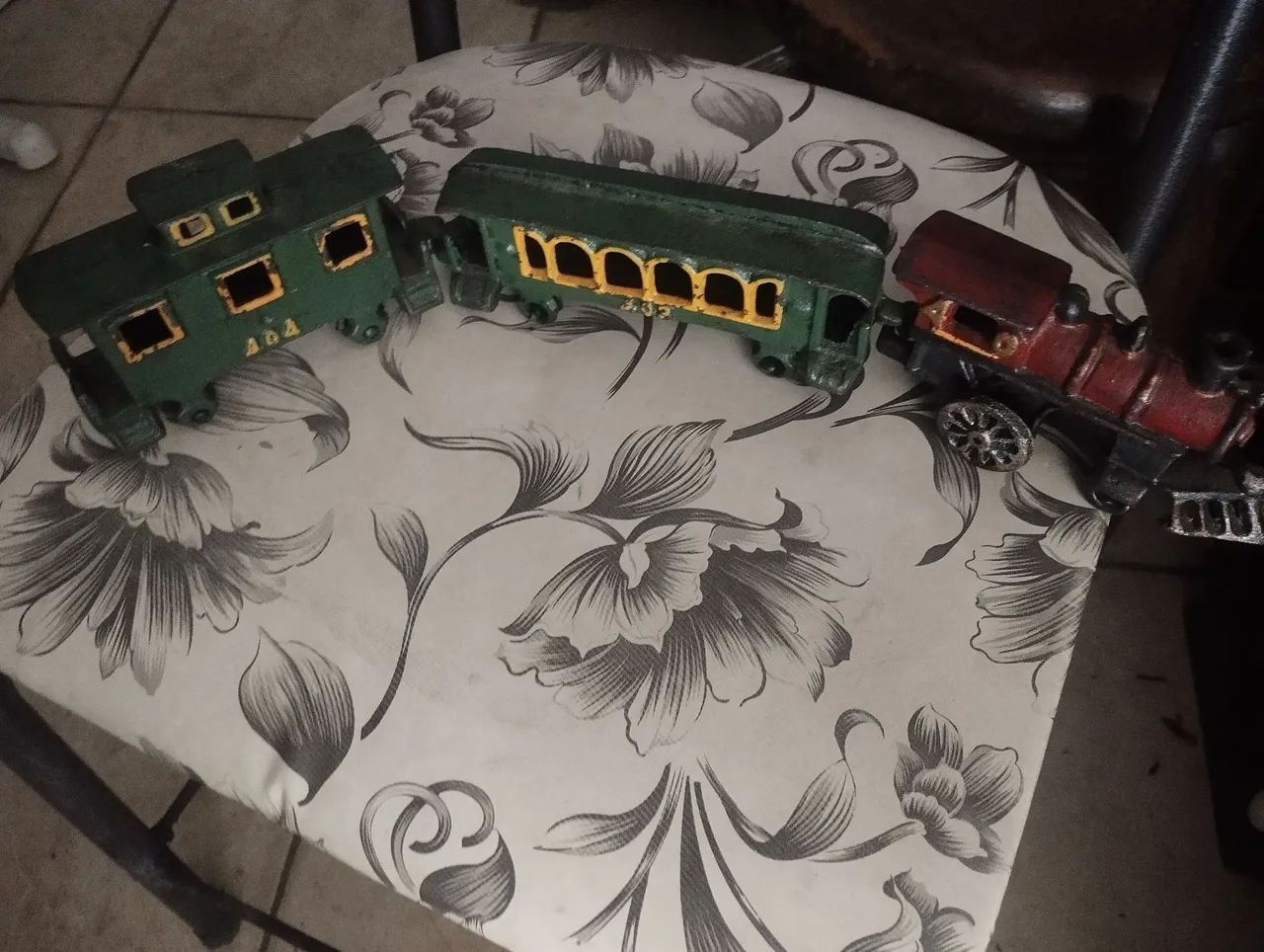 Trenzinho antigo Maria fumaça todo de ferro fundido.