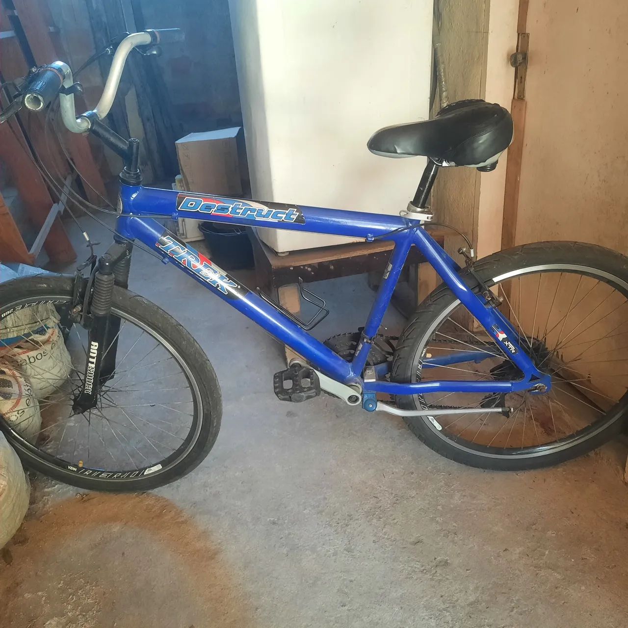 Vendo Bicicleta Aro 26 com Marchas - Foto 6