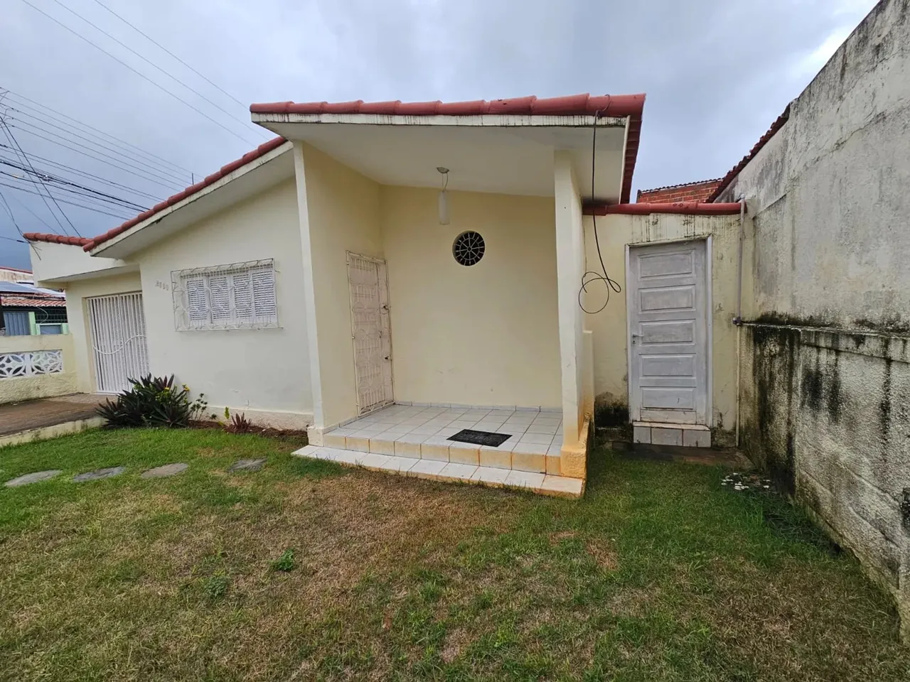 ALUGO CASA EM CANDELÁRIA PRÓXIMO DA AVENIDA INTEGRAÇÃO.