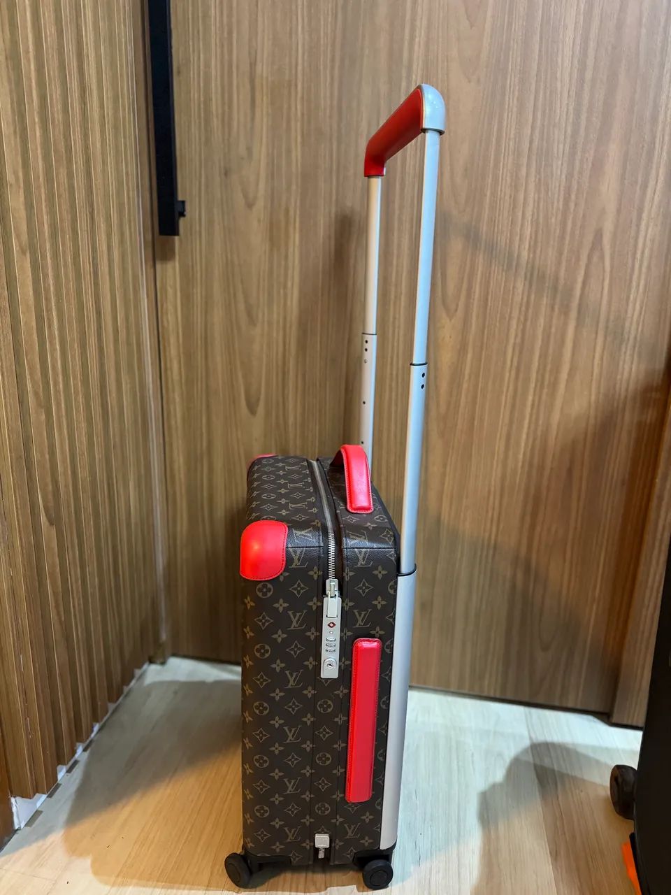 Mala Louis Vuitton Horizon Monogram - Vermelha - Foto 2