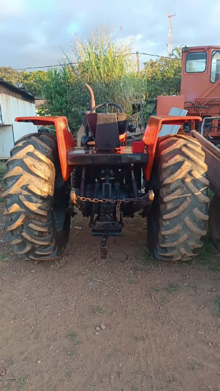 Trator Agrícola - MF 85x