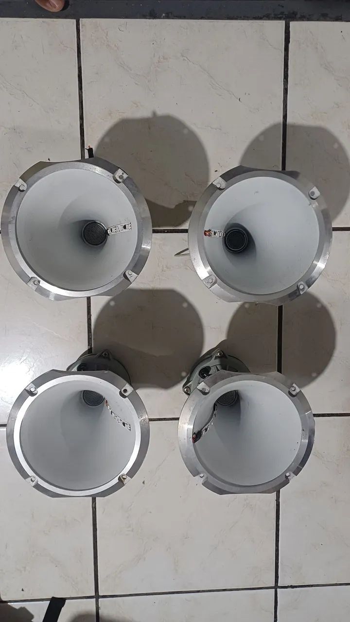 4 Drivers JBL D250X já com expansor de aluminio na cor branca