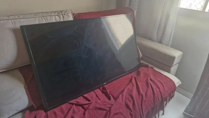 Televisão- tela quebrada (aproveitar peças 