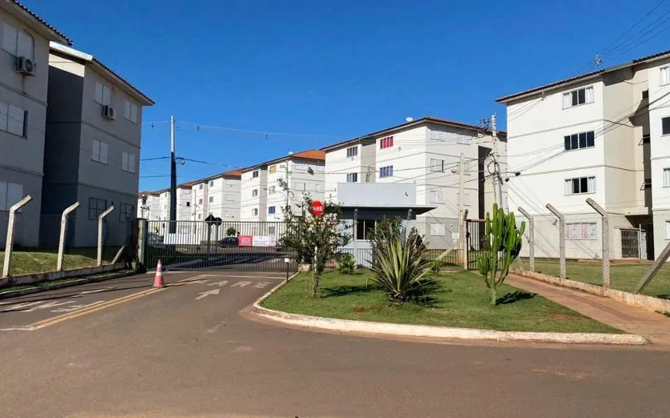 Apartamento rico em Armário.