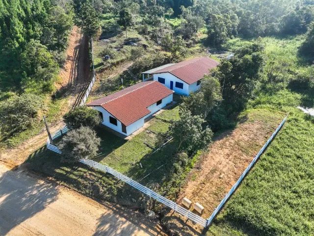 Barbada! Sitio pronto para morar, 300 m2 construídos ótima localização - área 4000 m2