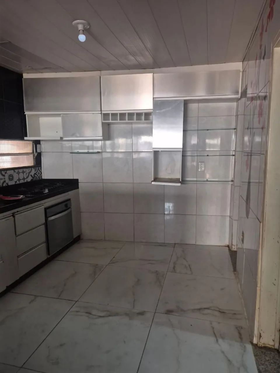 Vende-se 3 casas 1 no térreo e 2 kitnets no 1 andar