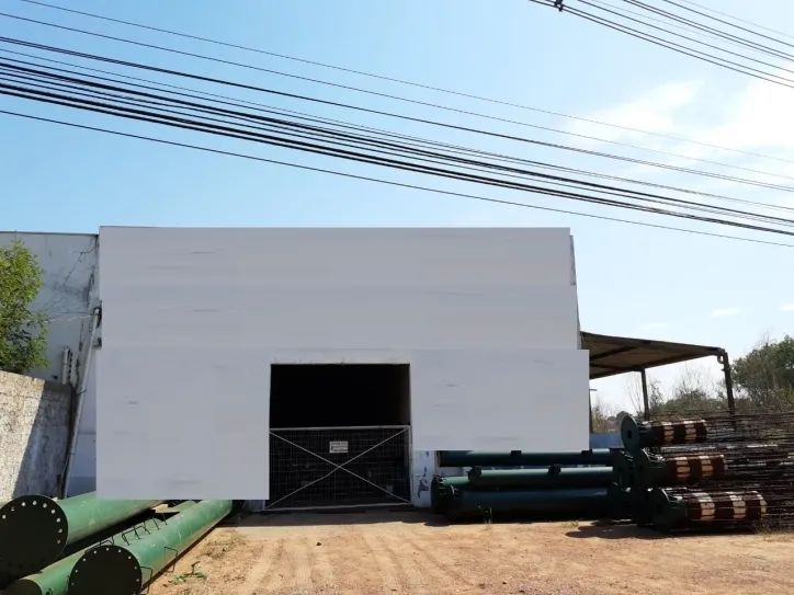Barracao à avenda na Avenida Fernando Correa em Cuiabá MT