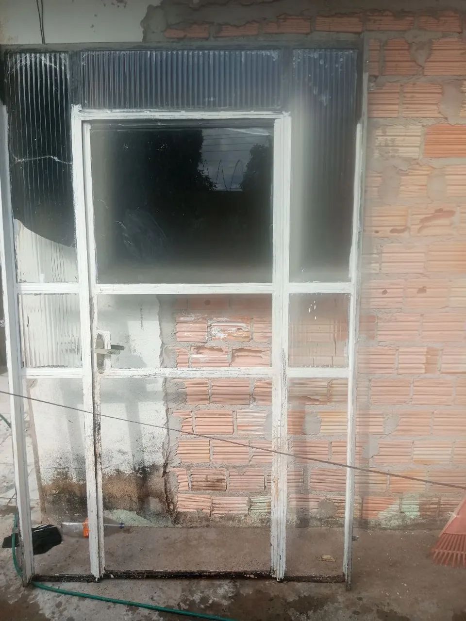 Vendo porta de ferro completa  - Foto 2