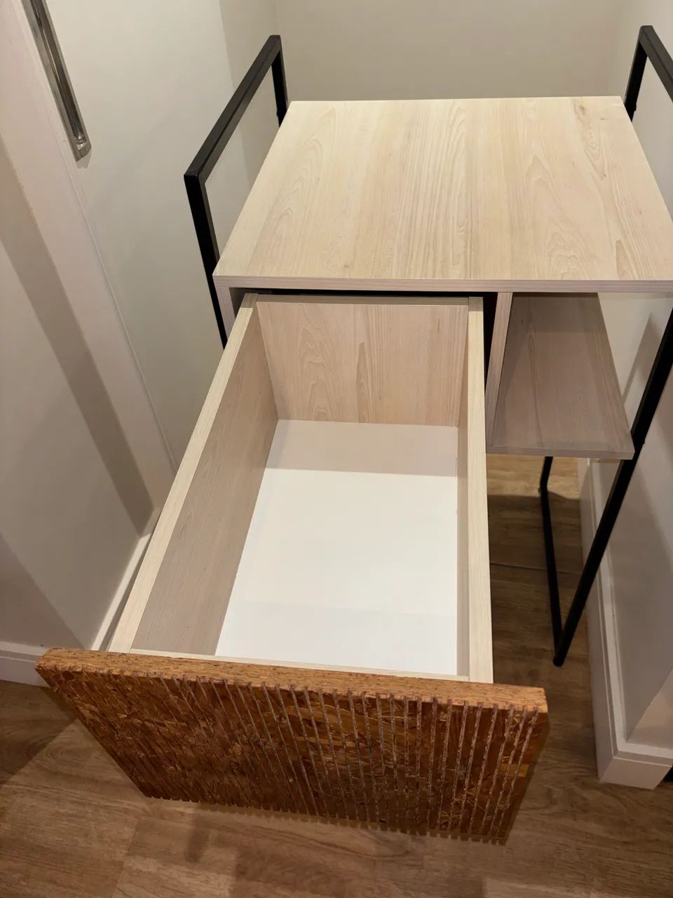 Mesa de Cabeceira Industrial Multifuncional com Nicho - Foto 4