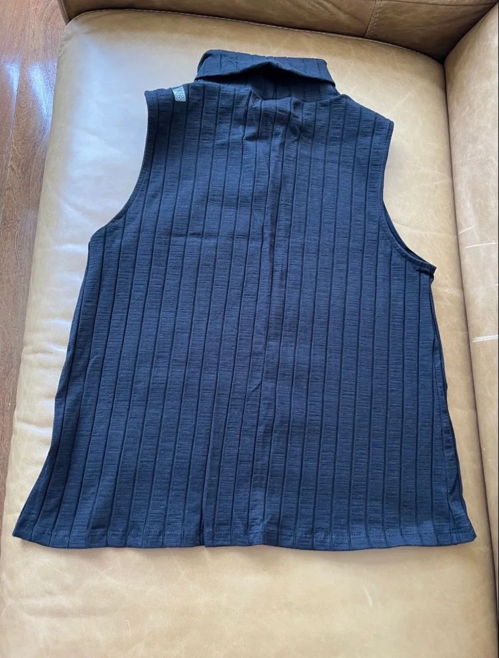 blusa maga curta com gola alta preta canelada nova - Foto 3