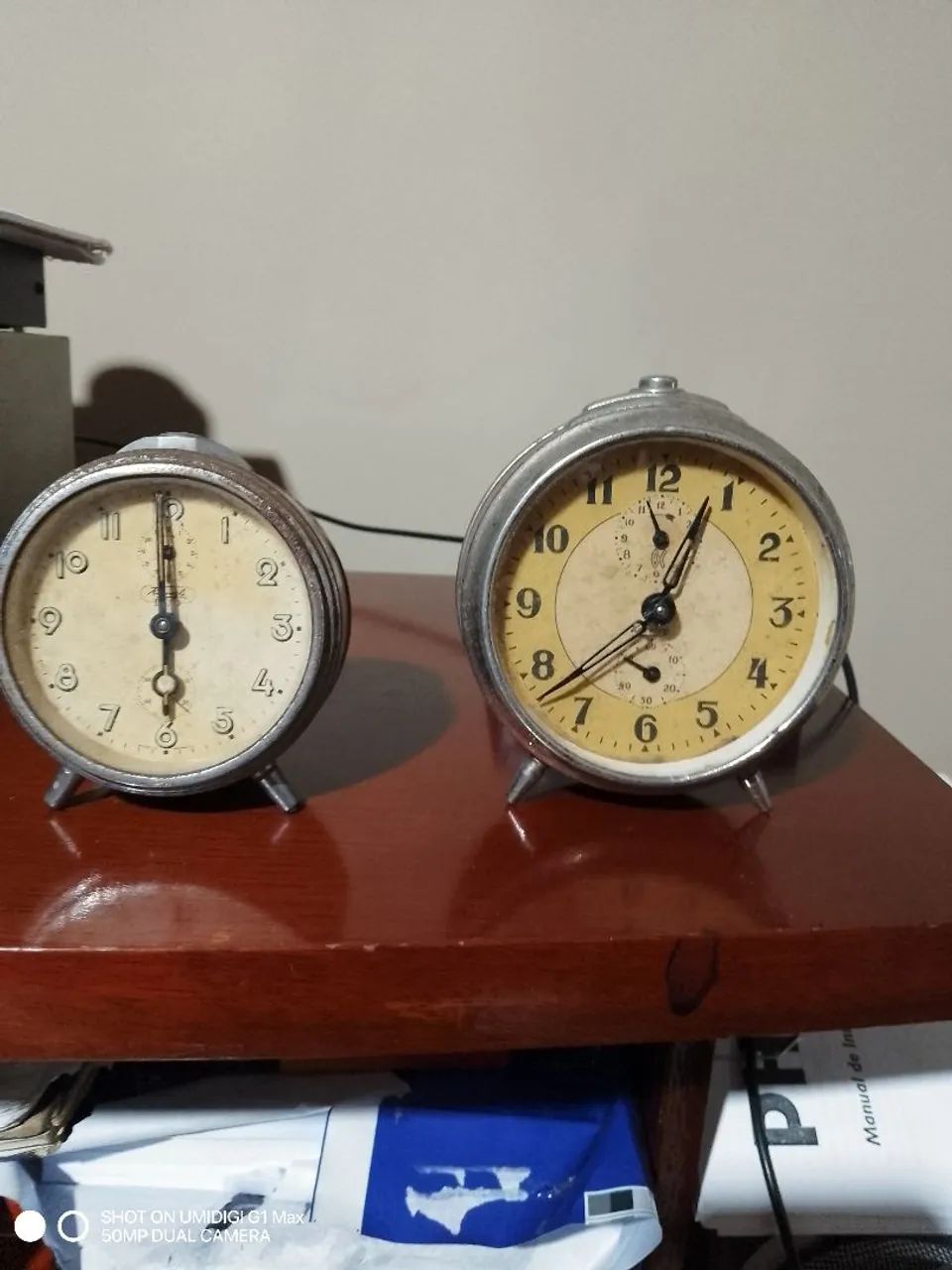 Relógio despertador antigo