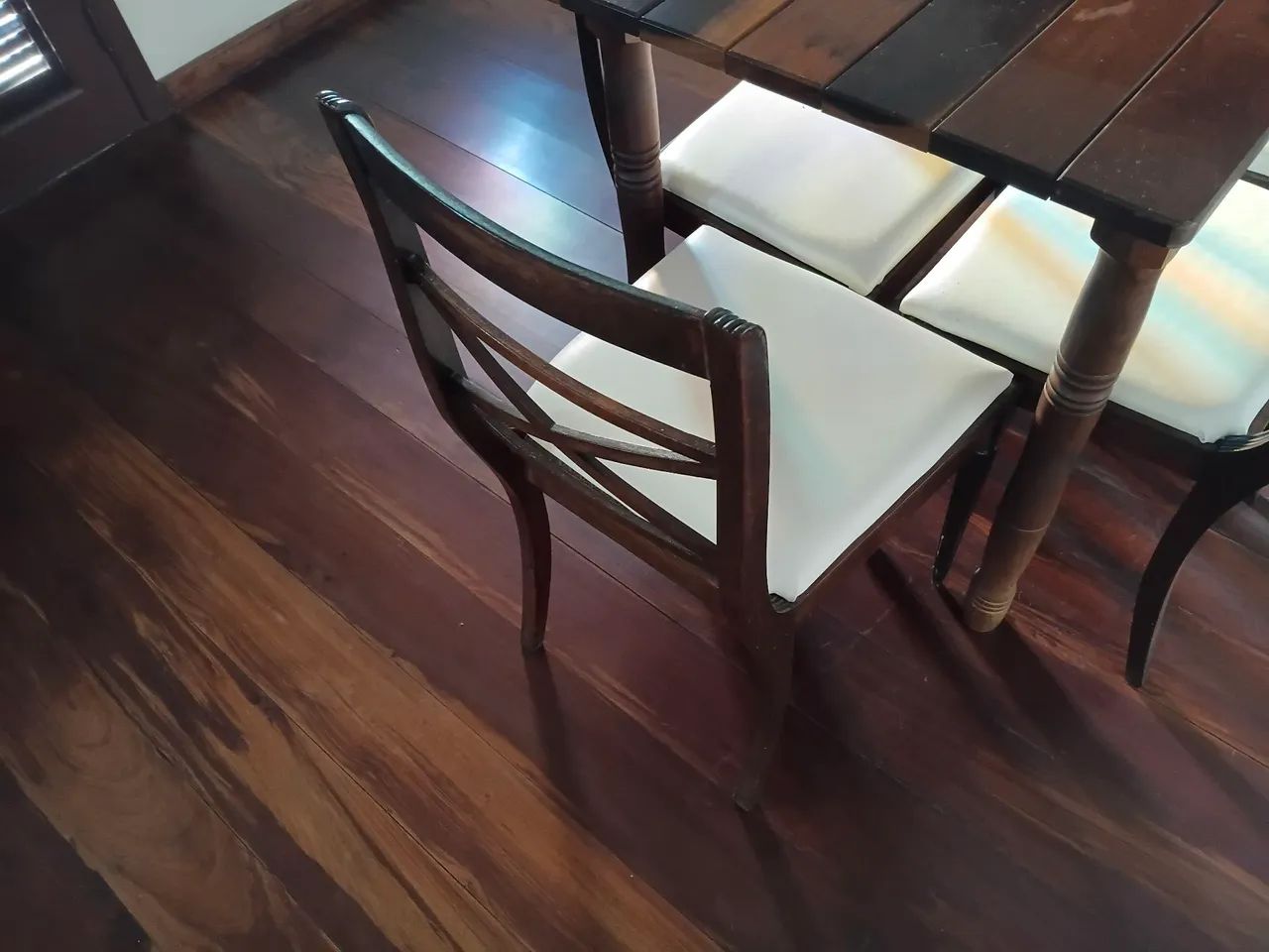 CONJUNTO ORIGINAL RETRÔ DE MESA COM 6 CADEIRAS! - Foto 4