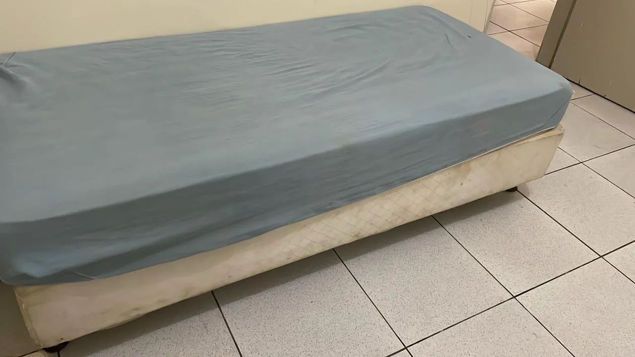 vendo cama box de solteiro - Foto 3