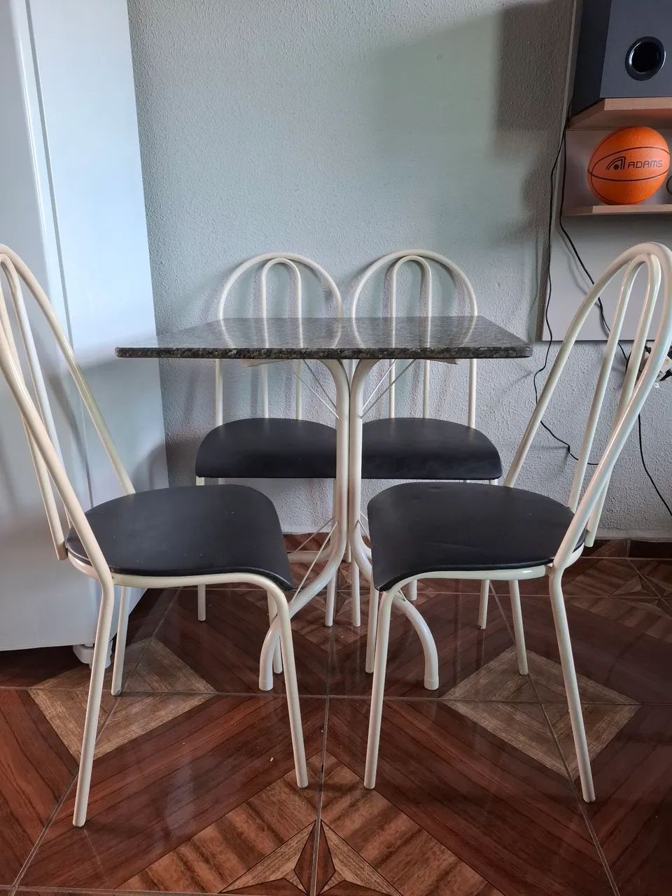 Mesa de Jantar com Tampo de Granito + 4 Cadeiras - Foto 2