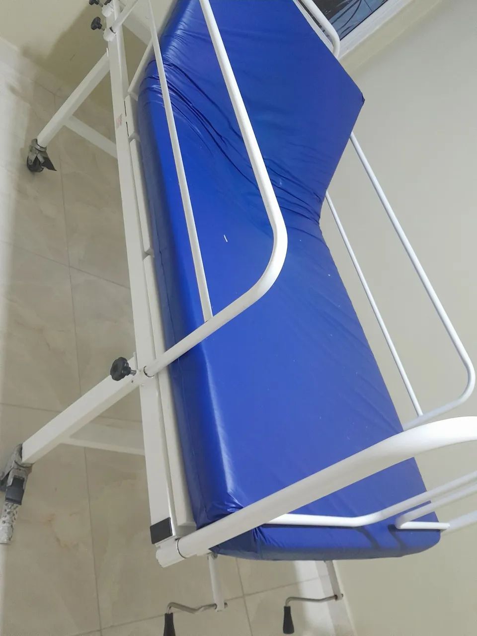 Cama hospitalar com colchão pneumático  - Foto 4