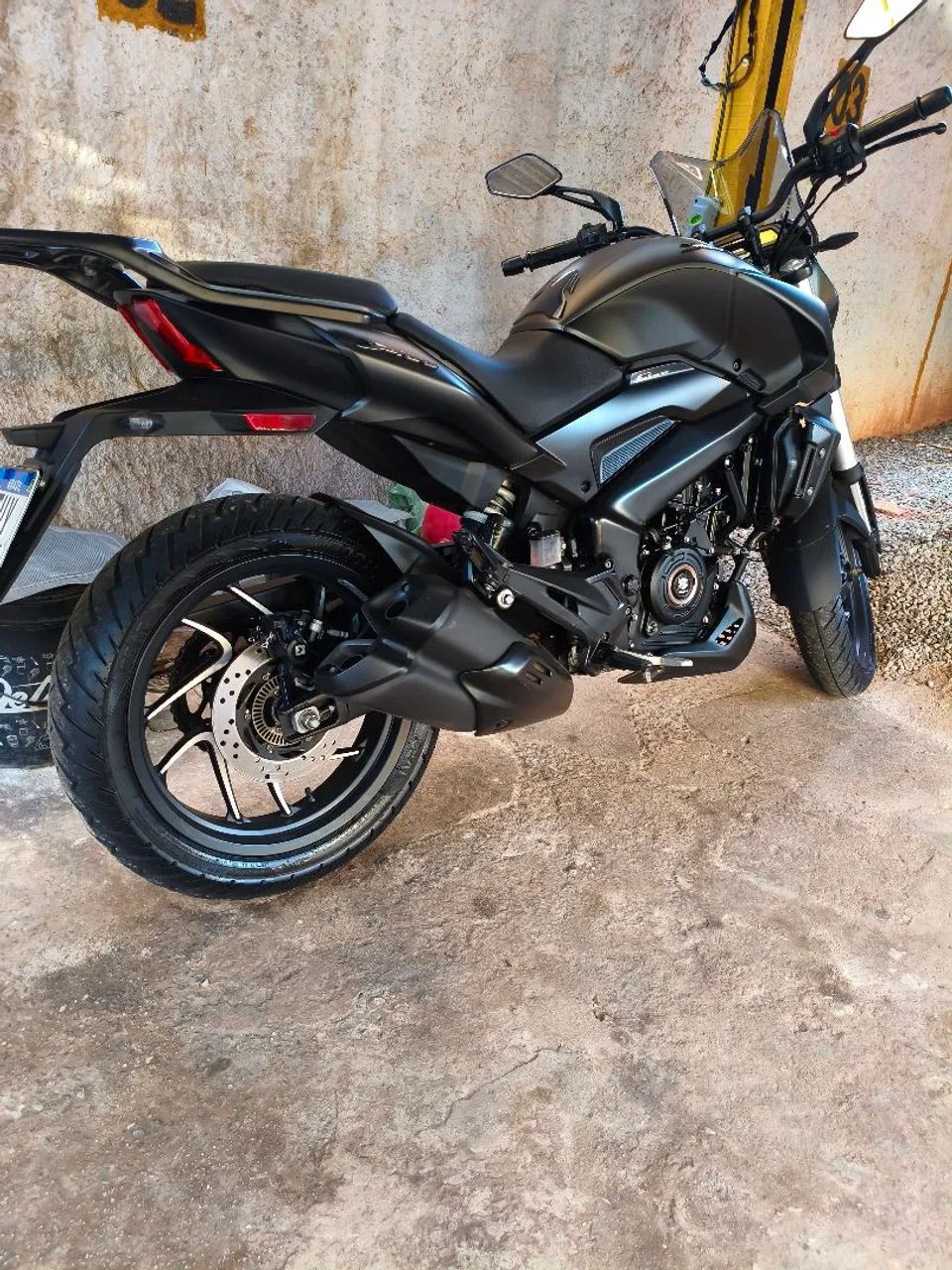 Bajaj Dominar 400 2025  - Foto 4