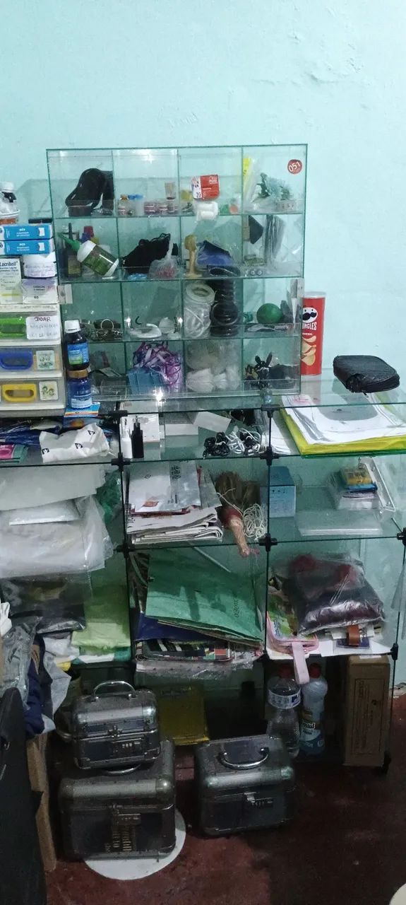 2 VITRINES PRA VENDER.