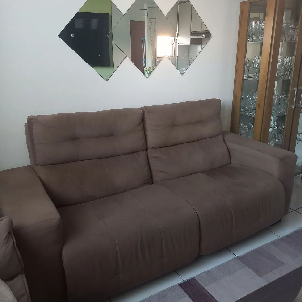 Sofá três lugares 