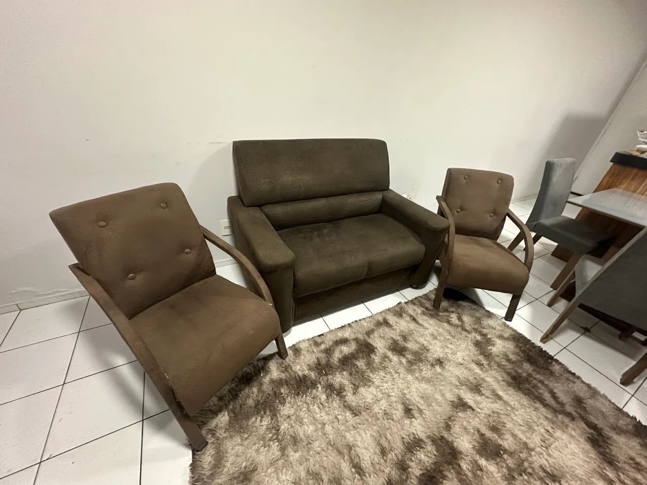 Sofá 2 lugares e duas poltronas 