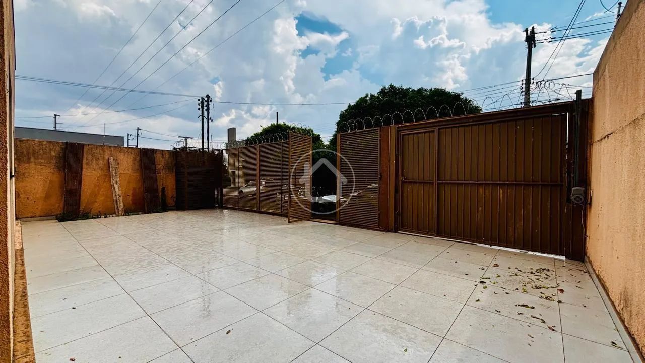 CASA COM MUITO ESPAÇO DE QUINTAL - Foto 2