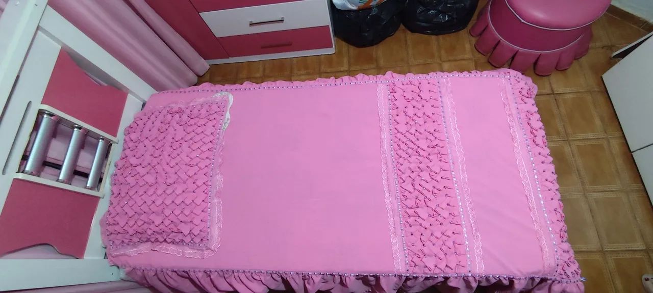 Colcha Rosa Bordada com Pedrarias - Foto 3
