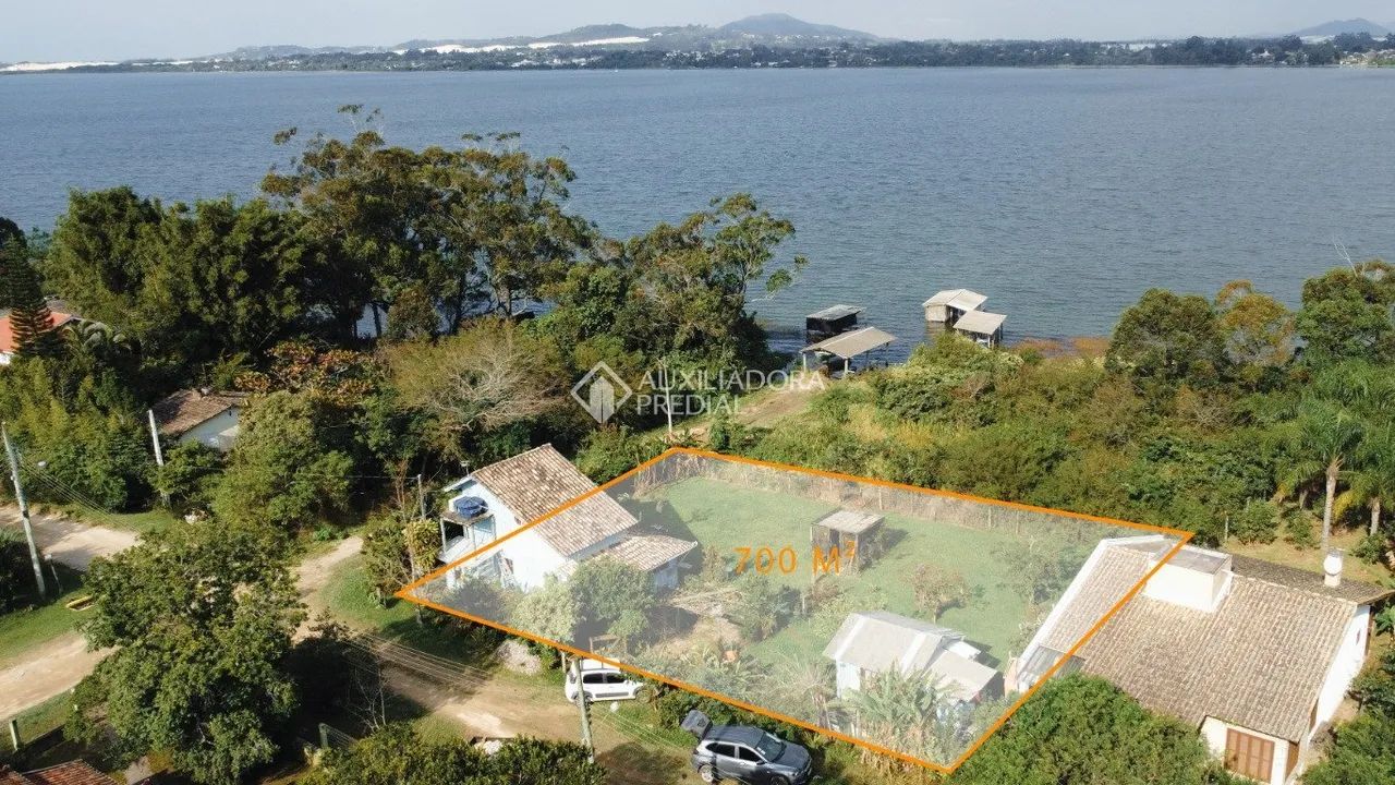 Casa a venda na Beira da Lagoa Ibiraquera