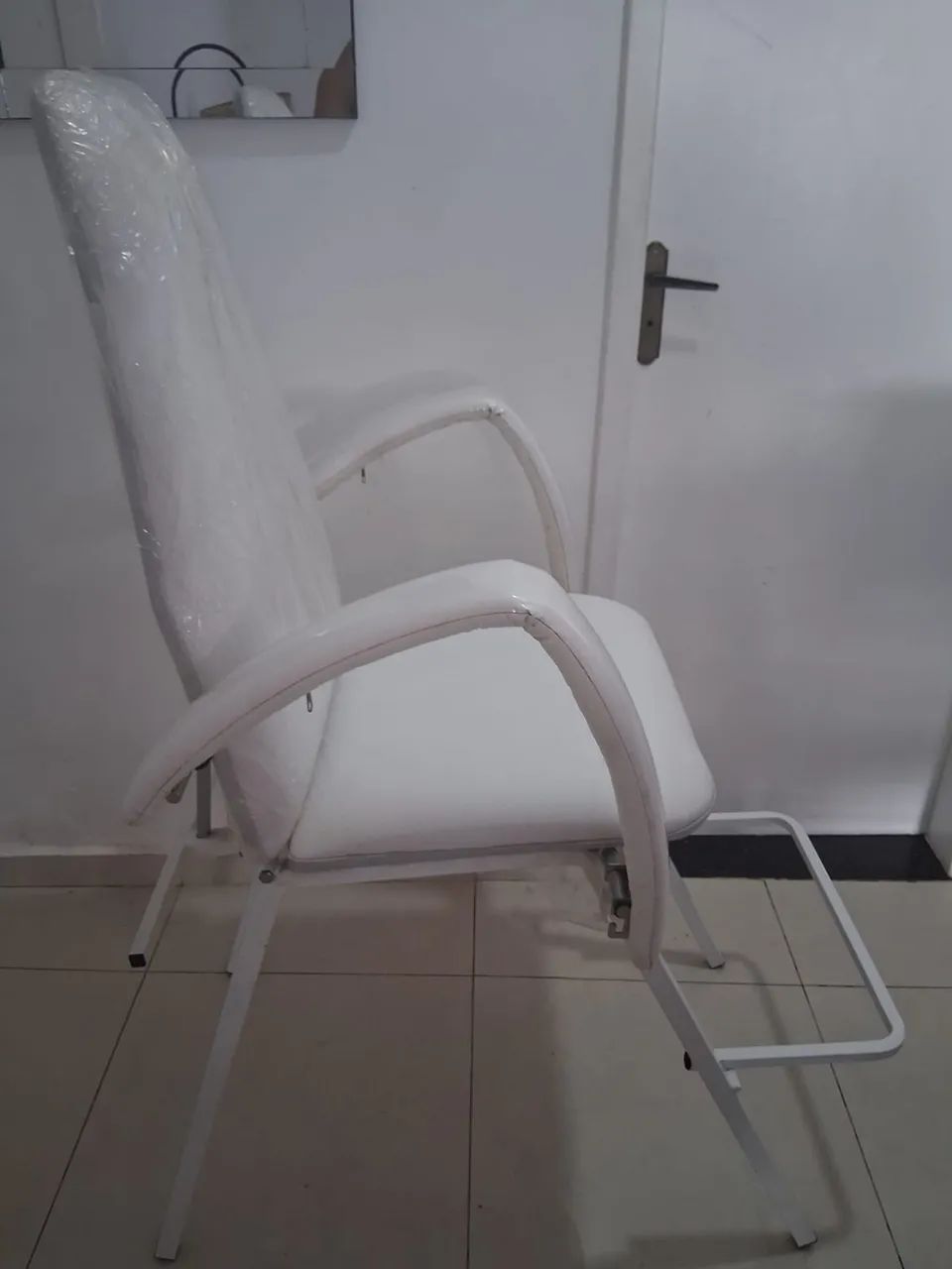 Vendo uma cadeira de estética em perfeito estado.  - Foto 3