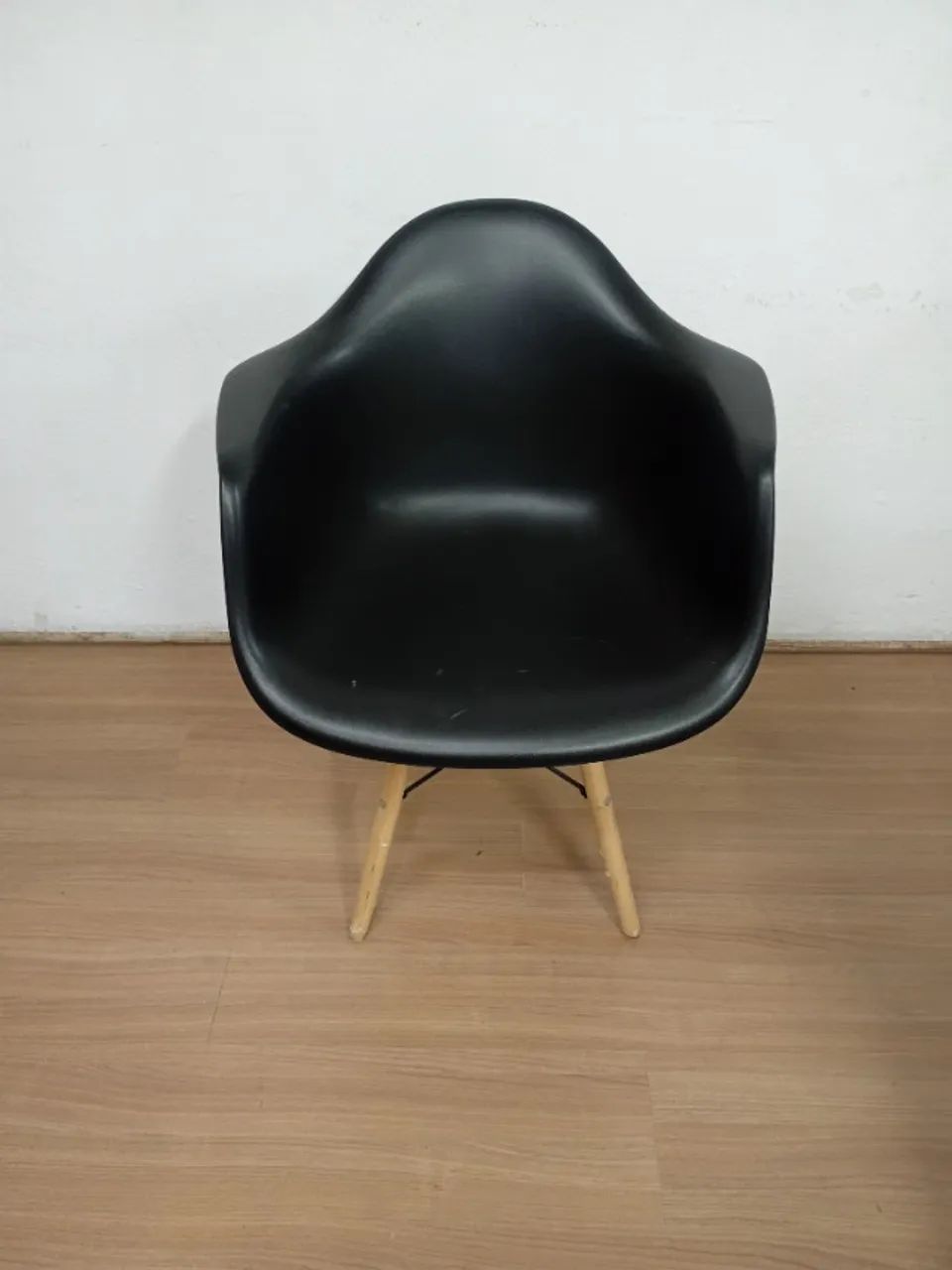 Cadeira Design Charles Eames Dkr Eiffel com Braços Preta - Foto 2