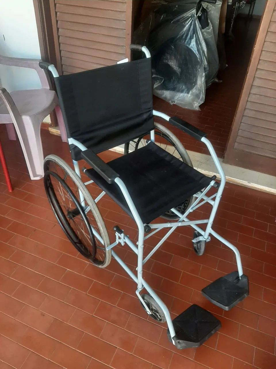 Cadeira de rodas seminova
