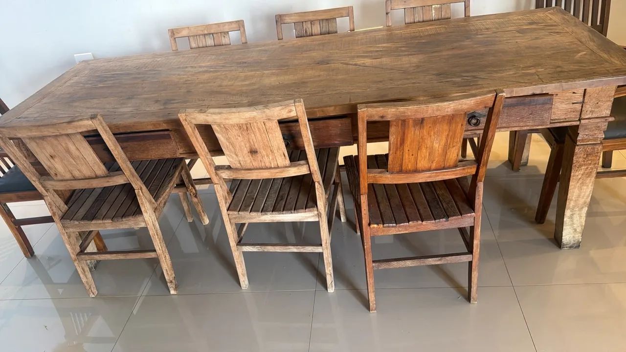Mesa e cadeiras 