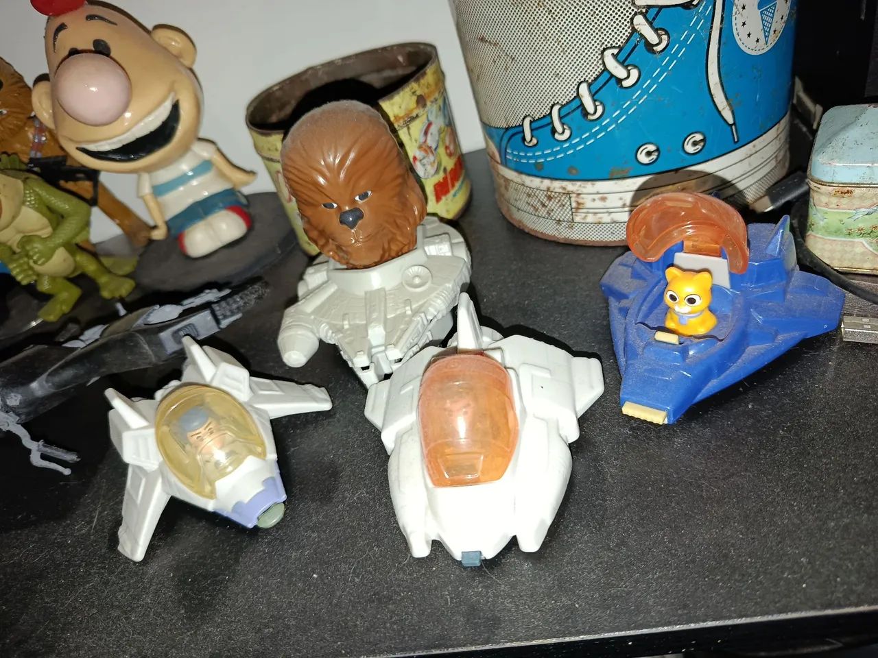 Quatro naves de brinquedo