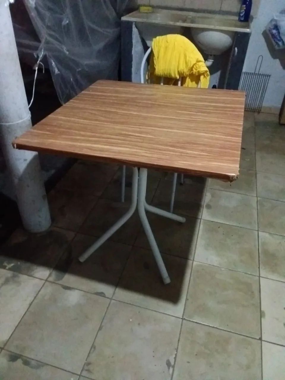 Mesa de Mármore com 2 cadeiras - R$ 200 - Foto 4