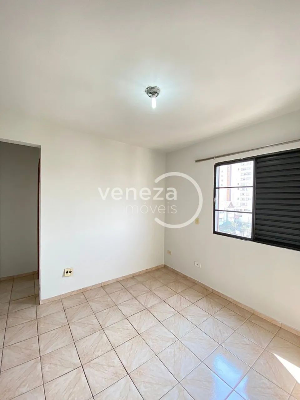 Apartamento à venda no Edifício Residencial Firenze, Londrina - Foto 2