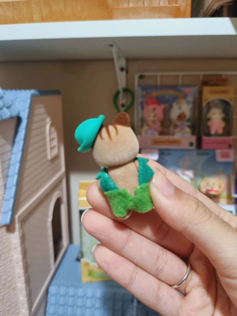 Sylvanian families bebê esquilo Peter Pan  - Foto 2