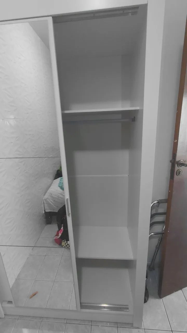 Guarda roupa solteiro branco (com espelho  - Foto 2