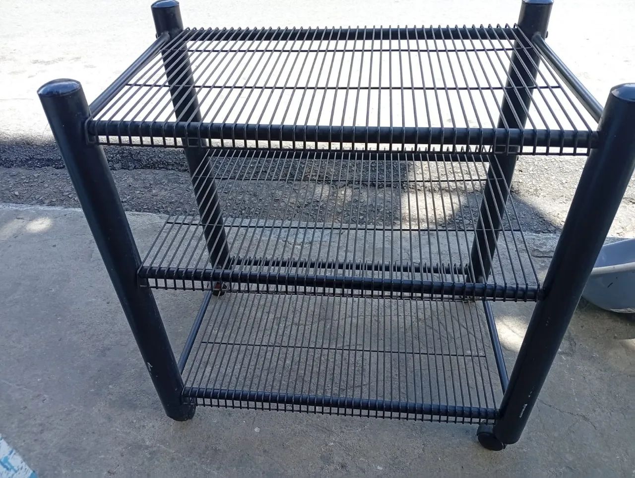 Mesa de ferro com prateleiras - Foto 3