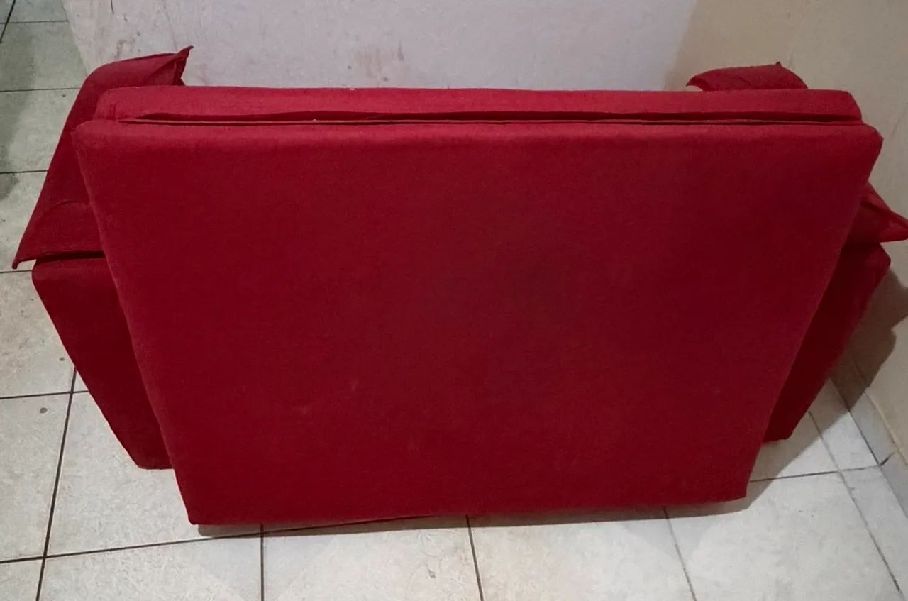 Sofá cama vermelho conservado bastante confortável  - Foto 4