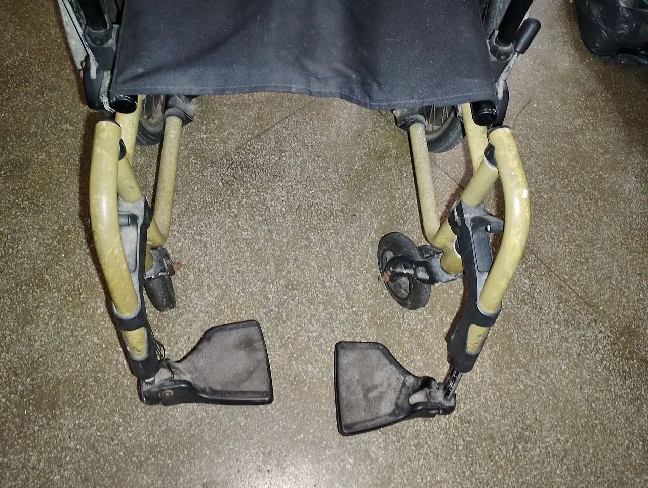 Vendo cadeira de rodas ortobras  - Foto 5