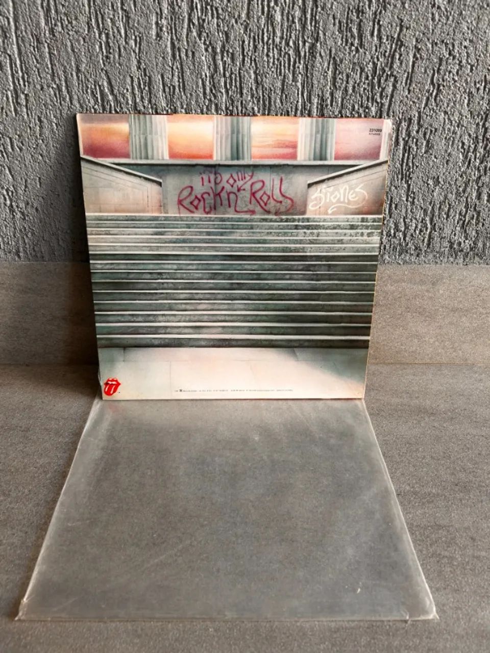 Vinil It's Only rock 'n Roll com encarte  - Foto 2