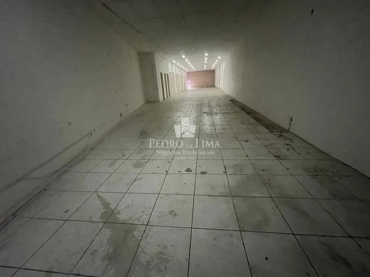 Loja 360m² no centro da Penha, 160m do Shopping, Ótimo Ponto Comercial - Foto 2