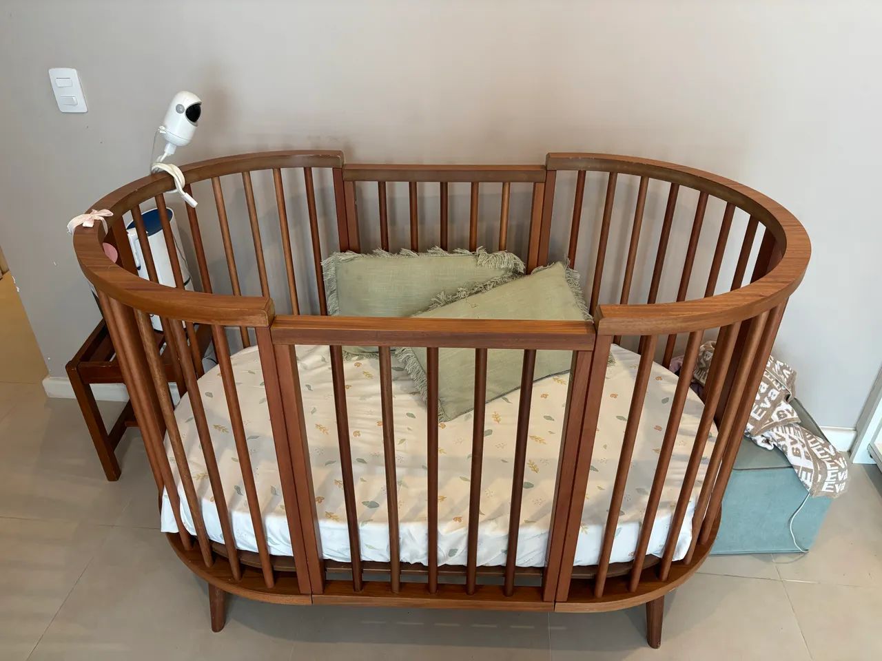 Berço Oval Slim 4 em 1 em madeira 