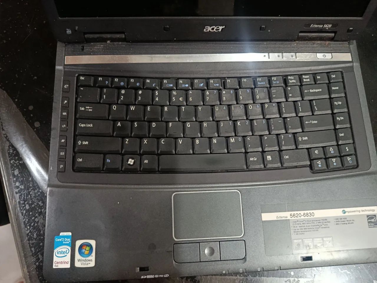 Este é um notebook Acer Extensa, provavelmente um modelo das séries 5220 ou 5620. 
