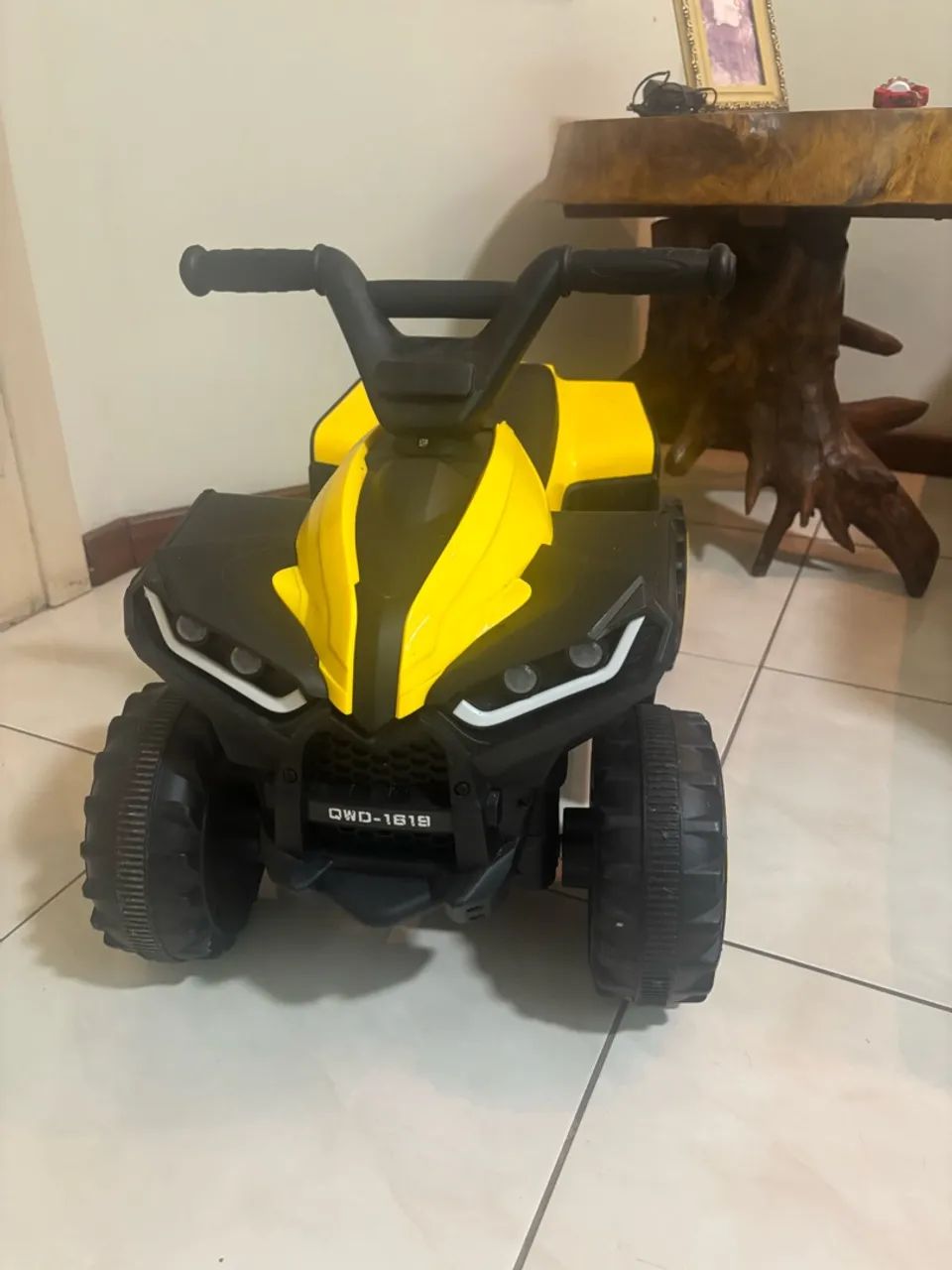 Carrinho elétrico com pedal 