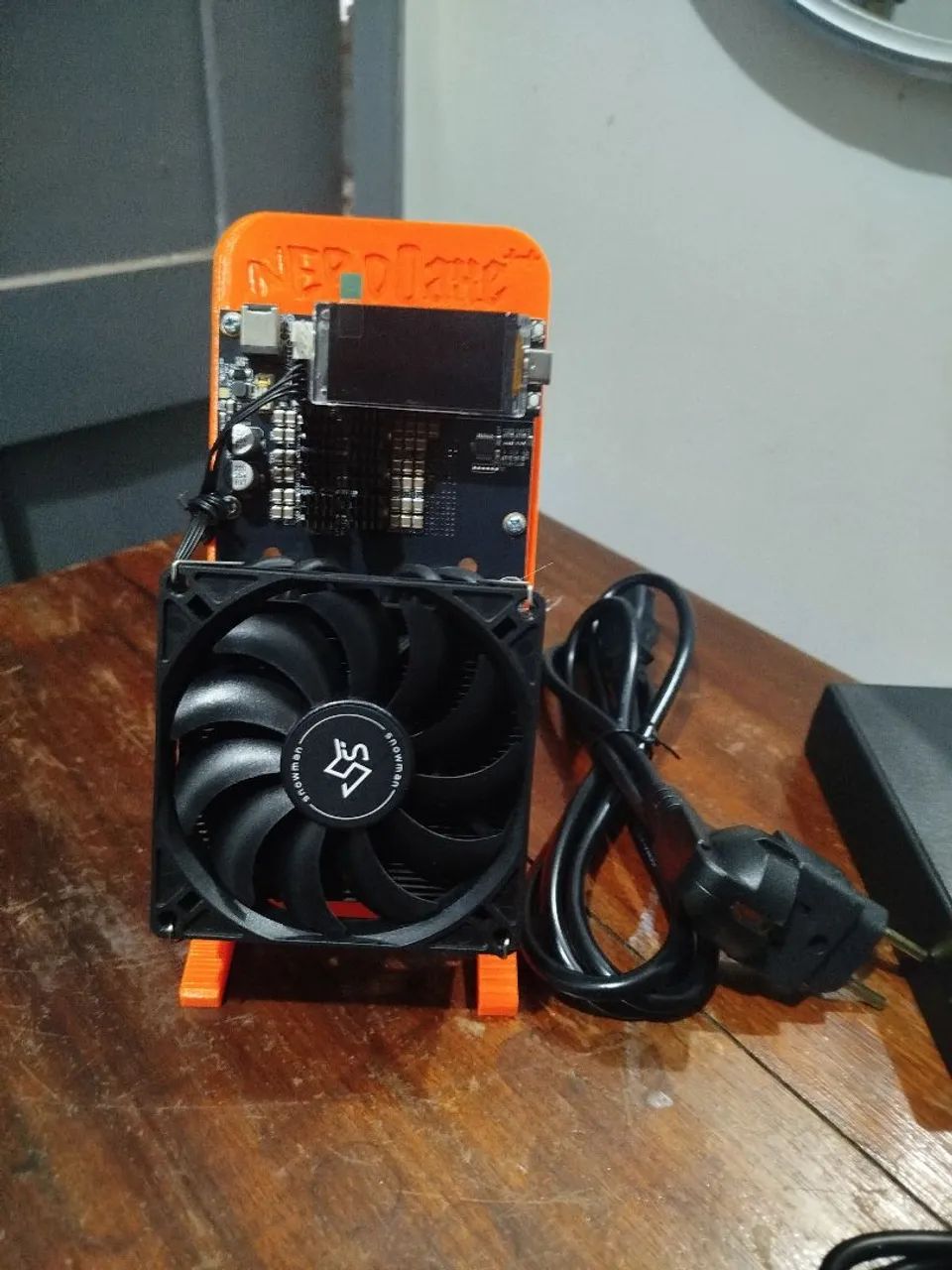 Nerdqaxe ++ 4.8 TH minerador de Bitcoin Bitaxe  - Foto 4