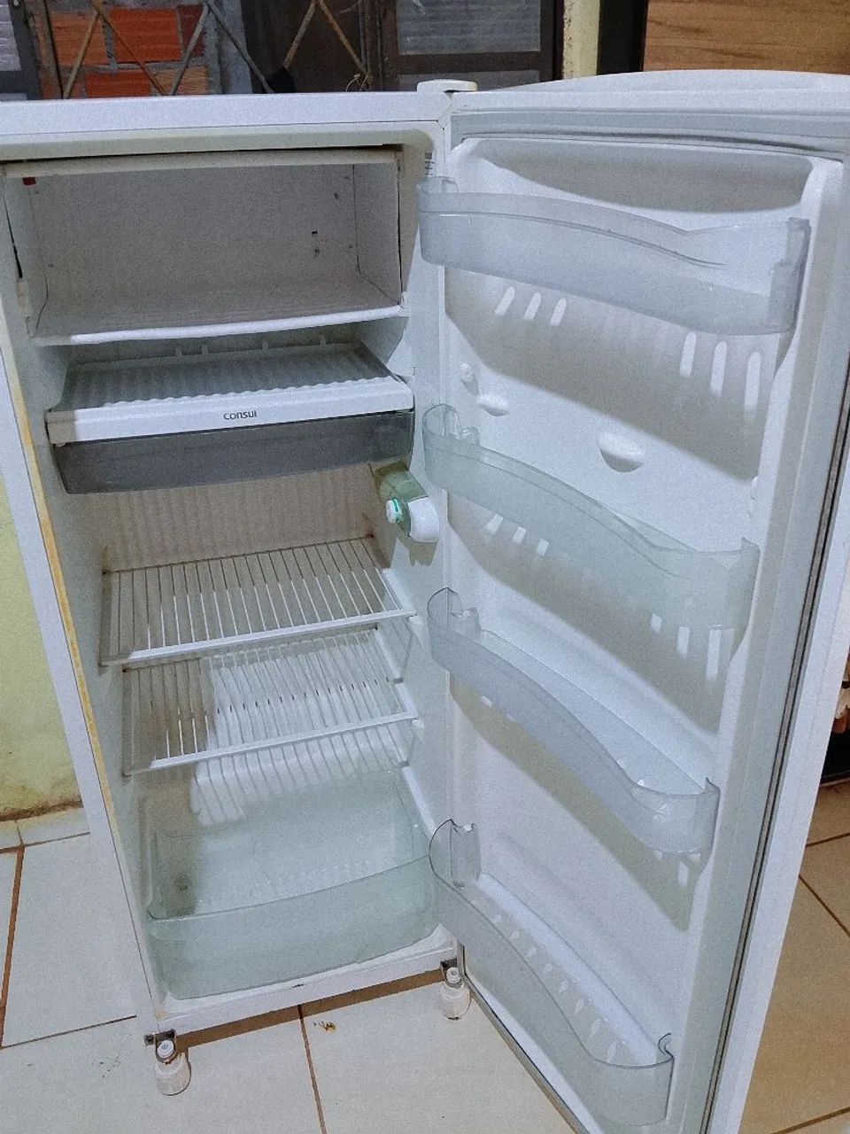 Vendo geladeira funcionando perfeitamente  - Foto 4