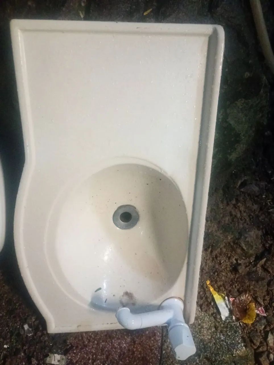Bathroom sink with faucet in perfect condition