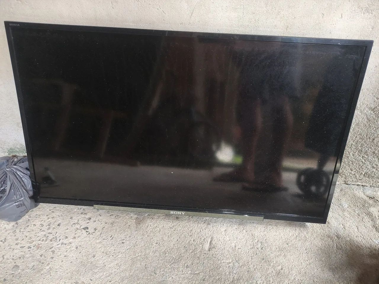 Tv Sony com defeito,para retirada de peças, não quer ligar 