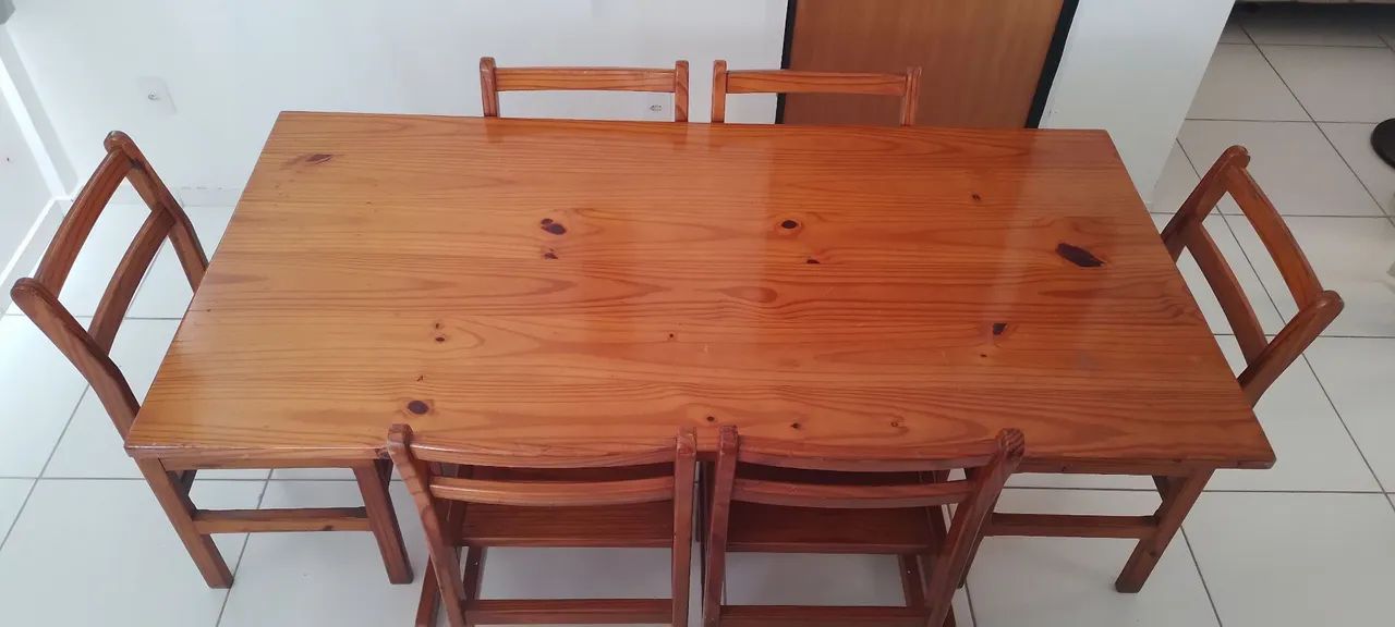 Mesa de madeira com 6 lugares  - Foto 2